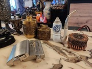 wyprzedaż starych przedmiotów 