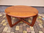 Okrągły stolik kawowy, proj. Niels Bach, Dania, lata 60