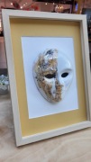 Maska ceramiczna ręcznie malowana oprawiona w ramy 