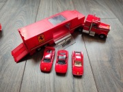 MC TOY Ferrari Racing Team - Freightliner z naczepą i 3 modele Ferrari 1/56