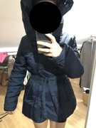 Zimowa kurtka z paskiem i dużym kapturem M