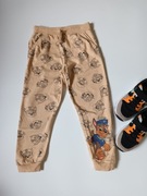 Chłopięce spodnie dresowe r 122