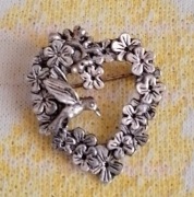 Vintage lata 90te MASJ pewter romantyczna  posrebrzana broszka serce.     T