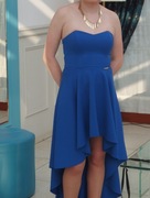 Sukienka w kolorze chabrowym 