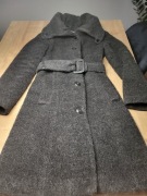 Ciepły wełniany płaszcz De Facto rozm. 36