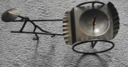 Stary metalowy świecznik figurka: postać ciągnąca rikszę dł. 24 cm
