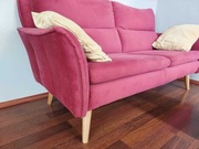 Sofa w kolorze fuksja