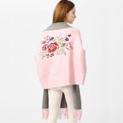 Sweter poncho z ozdobą na plecach 