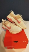 Nike Zoom Bella 6 (Sail/Coral Chalk-Sanddrift) Roz 39