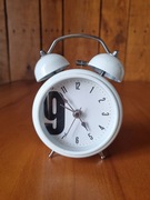 biały budzik * IKEA