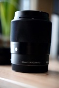 Sigma 30mm f/1.4 DC DN (Sony E) + 2 filtry 52 mm
