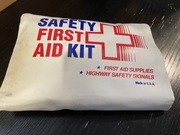 Apteczka pierwszej pomocy samochodowa retro z USA 