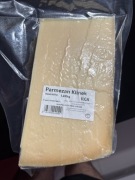 Parmezan włoski domowy pakowany po 1kg