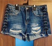 Krótkie spodenki jeansowe - roz. 40, Stradivarius