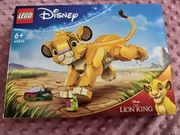 Klocki LEGO Disney 43243 - Król Lew - lwiątko Simba