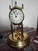 Stary sprawny zegar roczniak 