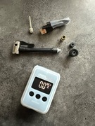 AKUMULATOROWA POMPKA ROWEROWA CYCLAMI HW125 CZARNA + silikonowe BIAŁE ETUI