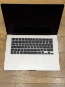MacBook Air 15" M4 (GPU 10 rdzeni), RAM 16 GB, dysk 512 GB SSD, 70 W