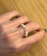 Pierścionek z naturalnych pereł z morganitem