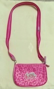 Różowa mała torebka na długim pasku dla dziewczynki