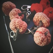 Brelok dyńka dynia mini ciemna duży karabińczyk