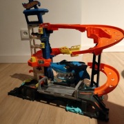 Hot Wheels City Miejski port Atak rekina Zestaw 