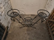 Metalowy stojak na doniczki 