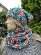 Wełniana czapka i komin robione na drutach