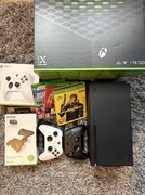 XBox Series X 1TB, dwa pady, 3 gry w tym Cyberpunk+stacja ładująca