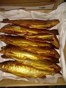 Pstrąg wędzony na gorąco wędzony naturalnie drzewe