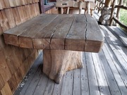 Masywny dębowy stół