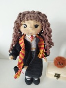 Lalka Hermiona Granger na szydełku 
