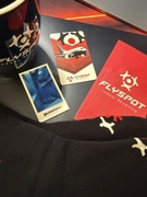 Flyspot 2 loty w tunelu dla 1 osoby dorosłej + kubek + skarpetki