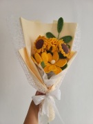 Bukiet kwiatów wykonanych na szydełku