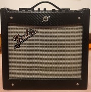 WZMACNIACZ GITAROWY FENDER MUSTANG I