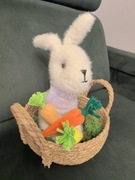 Zajączek wielkanocny ze skarpety z marchewkami