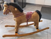 Konik na biegunach vintage – solidny i sprawny