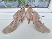 botki szpilki zamszowe ażurowe QUAZI 40