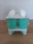 Zestaw foremek do robienia lodów na patyku.