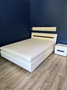 ZESTAW: Łóżko z materacem (160x200) + szafka nocna + półka wisząca