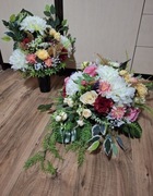Kompozycja wiazanka stroik  nagrobna obciazona na cmentarz