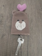 Miś etui brelok breloczek do kluczy na szydełku 