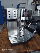 Kolbowy ekspres ciśnieniowy do kawy z pojemnikiem DeLonghi EC850.M