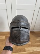 Hełm rycerski z otwierana przyłbica dziecięcy