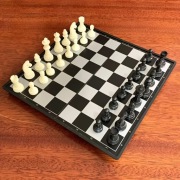 magnetyczne szachy 20x20cm przenośne podróżne szachy na magnes