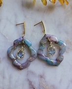 Marmurkowe kolczyki z gliny polimerowej w kształcie ornamentu