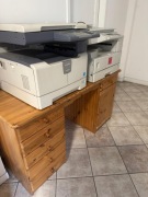Biurko drewniane sosnowe + 2 Kserokopiarki (Toshiba, Nashuatec)