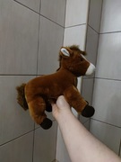 Pluszowy konik koń zabawka pluszak kremowa brązowa tina Berlin Lond