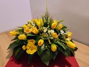 Stroik  ,kompozycja  ,wiązanka tulipany do domu lub na grób . ST4