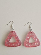 Kolczyki trójkąty czerwone z multikolor brokatem